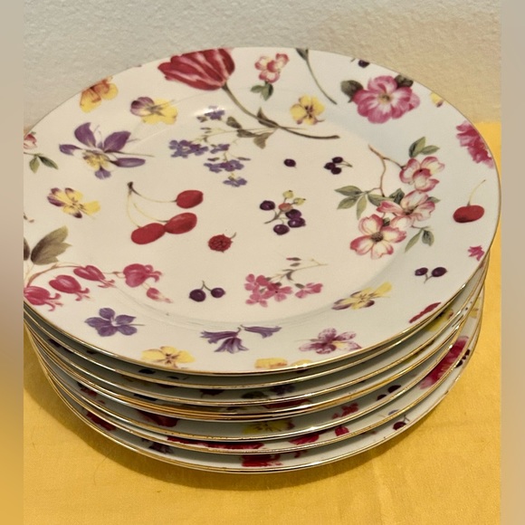 4 Mayfair Collection by Jay 7.75” salad plates with gold rim. - Picture 4 of 16